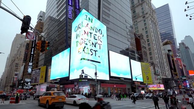 4 светодиодных уличных экрана на миллионы пикселей и где - на площади Time Square в Нью-Йорке Йорке