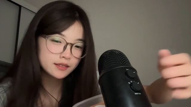 food ASMR. Близкий шёпот, движения рук, звуки рта, запись со стрима.