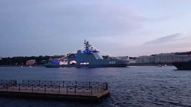 Санкт- Петербург,утро после дня Военно-морского флота