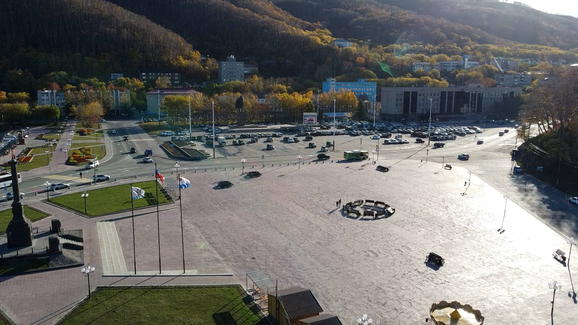 БЛАГОУСТРОЯТ ЦЕНТР ГОРОДА