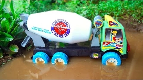 Песенка про БЕТОНОМЕШАЛКУ | Песенка про машинки | Мультики про машинки