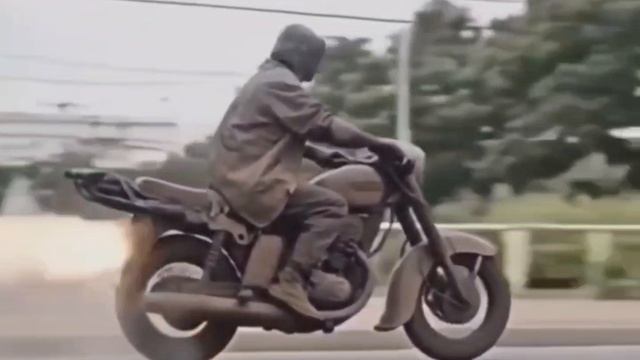 Памятник Виктору Цою в Окуловке Новгородской области открыт 17 октября 2015 года. Кино