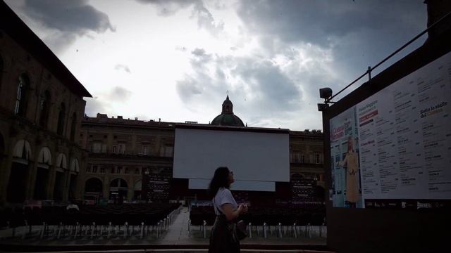 🅱🅾🅻🅾🅶🅽🅰. Болонья. Кинотеатр на площади.