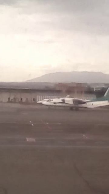 рейсы екатеринбург-ереван маленькое видео из окна пассажиров в аэропорту Звартноц города Ереван