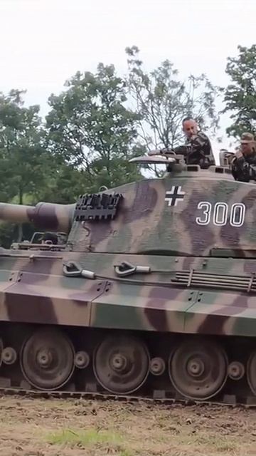 Танк Тигр II  503-го тяжелого танкового батальона - музей Оверлорд, Нормандия