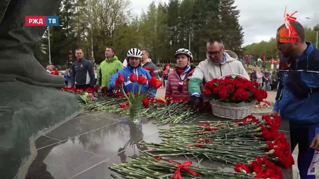 Старт велопробега "Две победы" в подмосковных Снегирях, 8 мая 2025 года