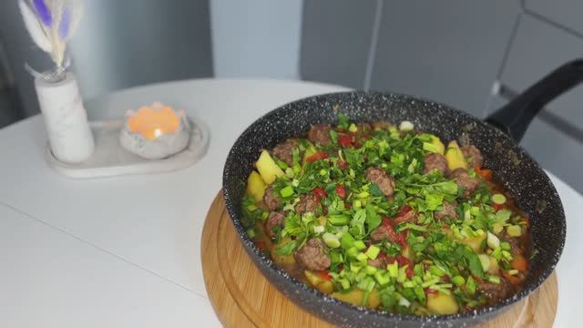 🍲 ГОТОВЛЮ ЭТО КАЖДУЮ НЕДЕЛЮ: БЛЮДО В ОДНОЙ СКОВОРОДЕ!