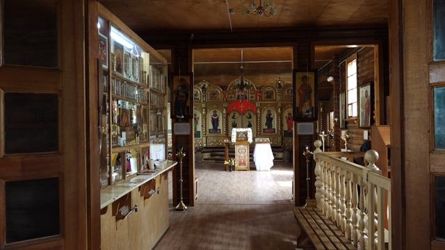 Иконы с частицами мощей в Сузунском Храме. Сузунский район.