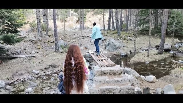 Болгария, по берегу реки Белый Искр...