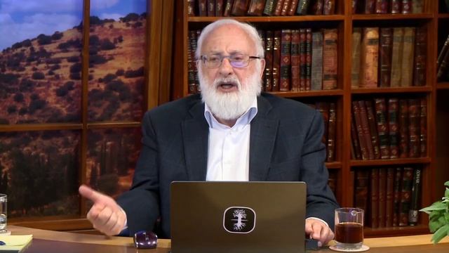 Закрывающий рот свой в момент ссоры