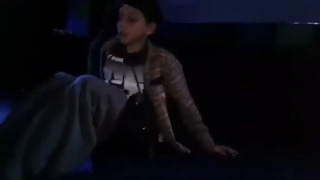 У друга на днюхе!Одел без рук штаны 18+