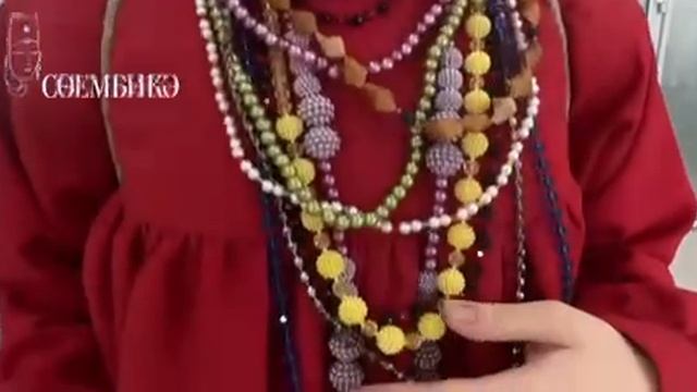 Форум кунагы - мордва кызы Светлана милли киемнәренең үзенчәлеге белән таныштыра. Ничек сезгә?