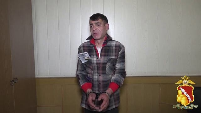 ПОЙМАЛИ ОСКВЕРНИТЕЛЯ: а вот и тот самый умник, который сжигал венки и цветы на Вечном огне.