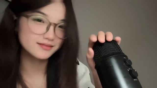 food ASMR. Близкий шёпот, движения рук, звуки рта, запись со стрима.