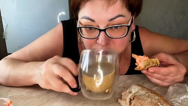 Мой шикарный перекус вкусным хлебушком/Почти Мукбанг