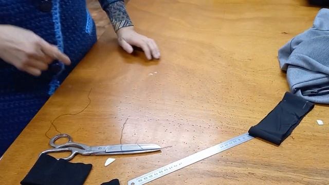 ПРИНЕСЛИ УШИВАТЬ  ТРОЕ БРЮК.