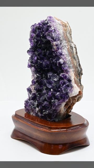 Друза аметистовая вес 837г, размер 108*84*174мм. (N). Арт: 2010135