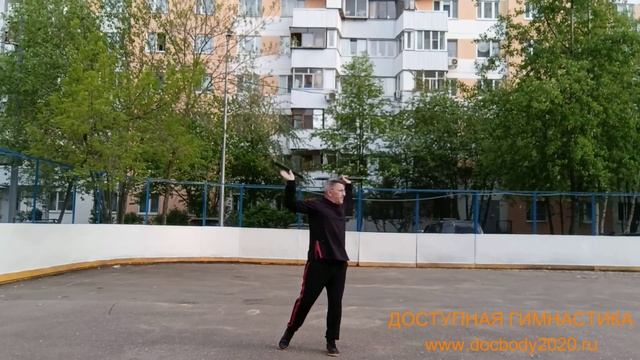 Разминка с двухсекционным шестом Лянцзегунь на спортплощадке (6)