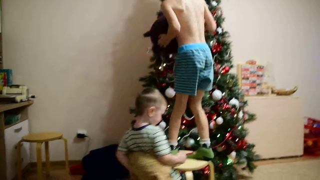 Новогодний спектакль"собачка и волшебный плащ"