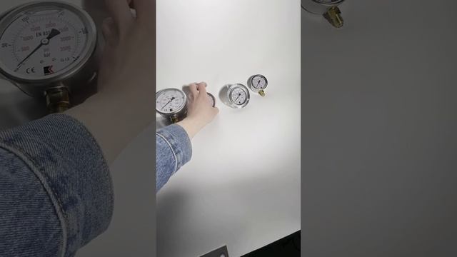 Гидравлические виброустойчивые манометры