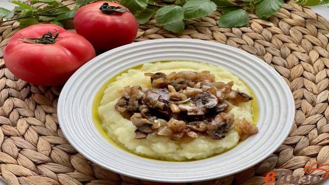 Картофельное пюре с шампиньонами и луком