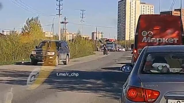 Вроде удержался, но потом лёг