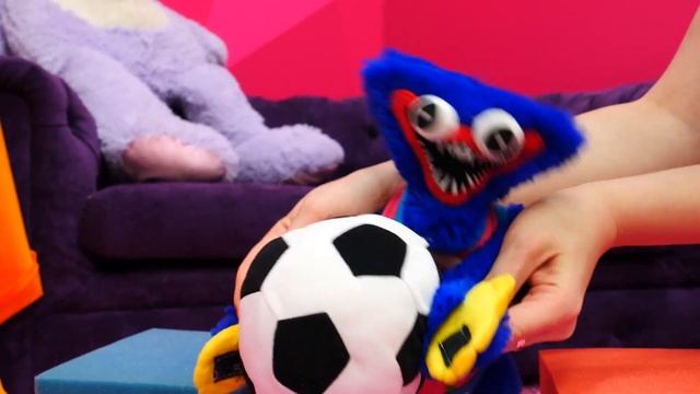 Кот Басик играет в футбол дома! ⚽ Видео для детей про мягкие игрушки