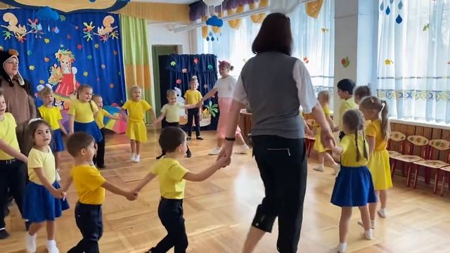 Подвижная игра в детском саду