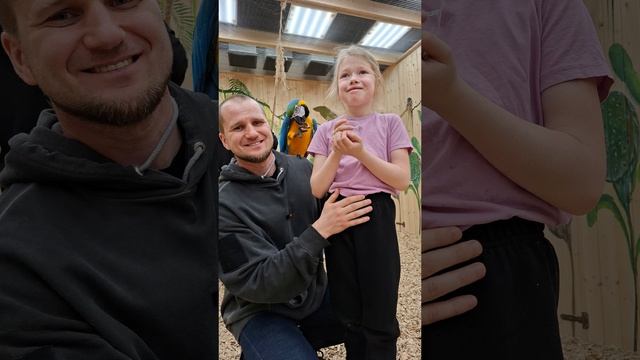 Семейная прогулка👨👩👧ЧАСТЬ 3 (Храмы, Попугайня, Школьная ул)Таисия, мама и папа в эфире🥰МАЙ