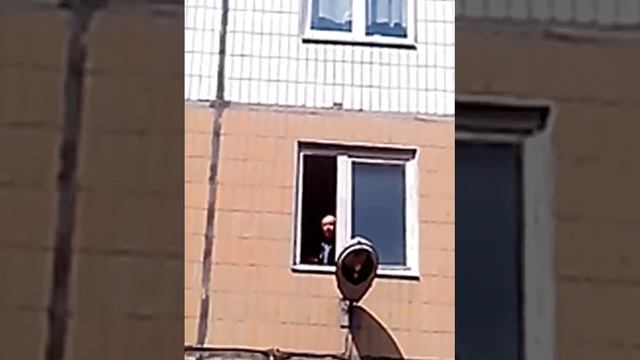 Мужик празднует пасху в апреле!