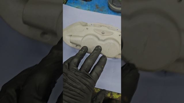 Подготовка суппортов к покраске. комплект 335 тормозов, серые