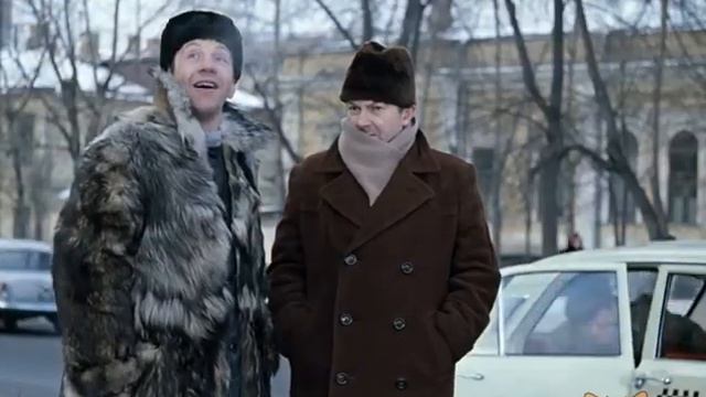 Вон мужик в пиджаке! А вон оно - Буратино!