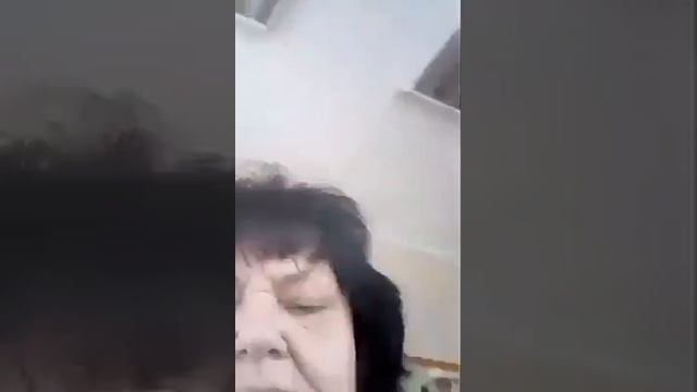 каждая бабушка фоткаеться почти также| прикол мем