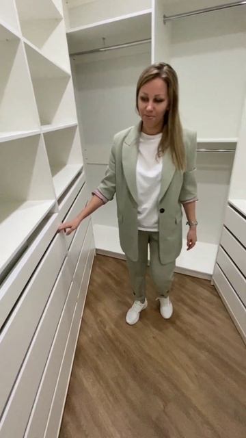 Что может быть лучше гардеробной - гардеробная с кучей ящиков
