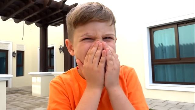 Диана и Рома Диана учит цвета и развлекается с новыми игрушками!