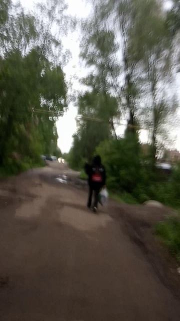 по раздолбаной дороге