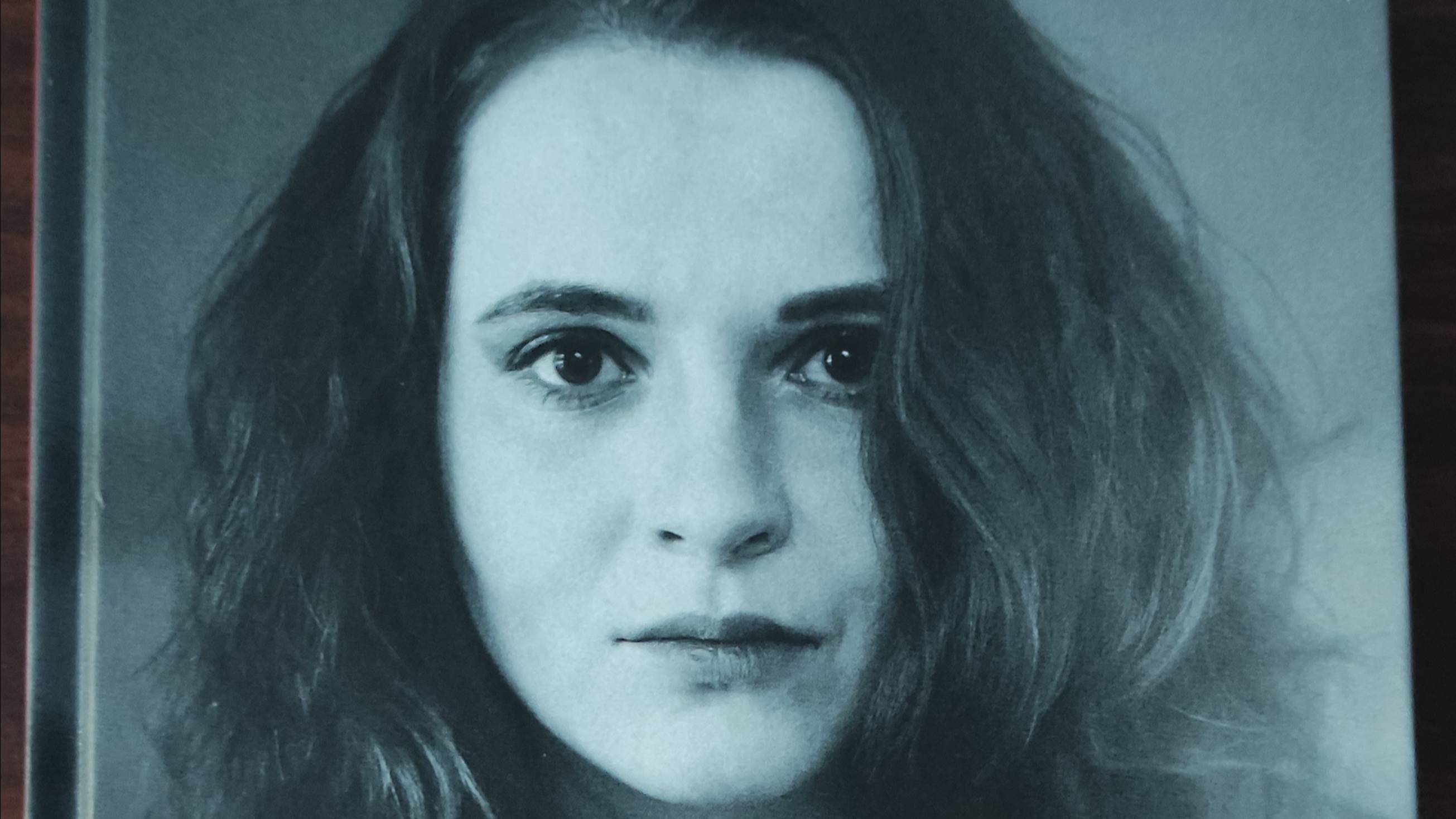 КНИГА 704 Анна Долгарева. Красная ягода. Чëрная земля (М.: Издательство АСТ, 2023)