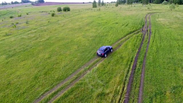 #свысотыптичьегополёта Полет "жука" над полем. Облет автомобиля. #lifanX60 #dji #Phantom