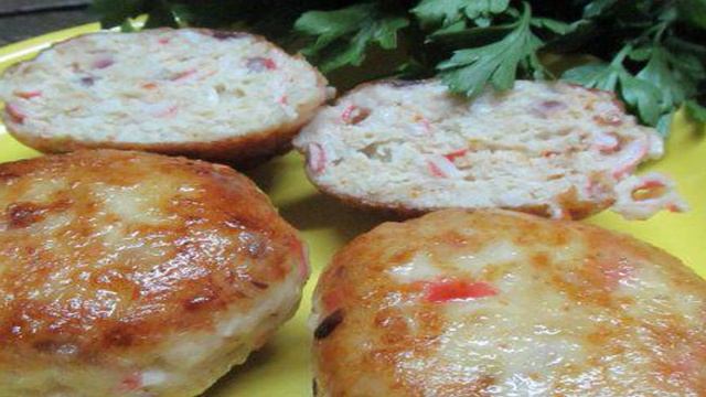 Куриные биточки с крабовыми палочками