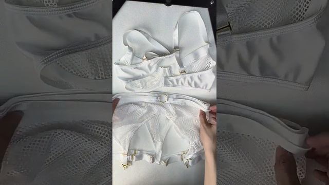 Сексуальное нижнее белье с чокером и гартерами для же?