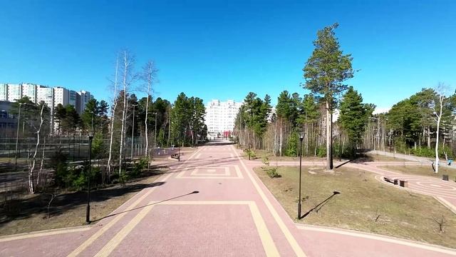 Парк у Богатыря ранним утром