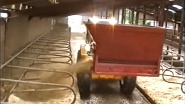 Оборудование AG Dispenser для внесения подстилки в стойло 1