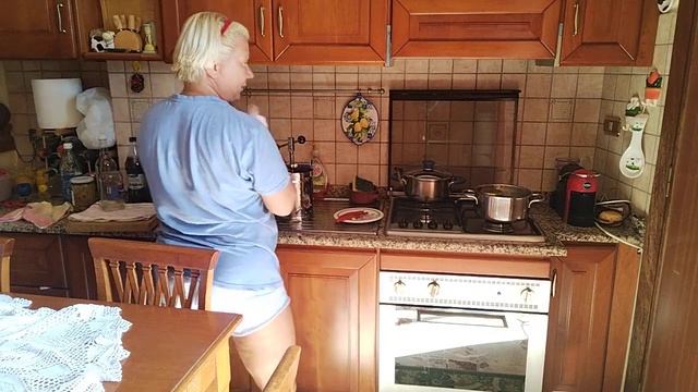 ОХ И РАЗОШЛАСЬ....ЗАЧМОРИЛА ВСЕХ И ВСЯ.