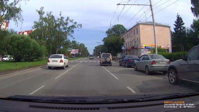 Как ездят в Барнауле стоянка у сплошной полосы