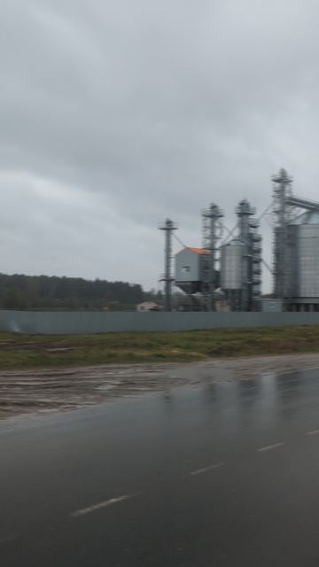 58.365891,40.709821 Хозяйственный корпус Любимский район