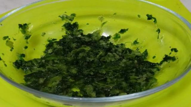 Белковый омлет с кукурузой и шпинатом