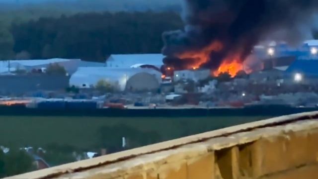 🔥В Подольске ночью загорелся автосервис площадью 1500 квадратных метров🔥