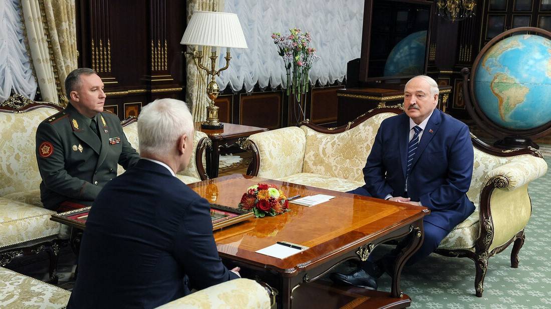Лукашенко министру обороны России: "К учениям мы готовы. Ничего ни от кого не скрываем"