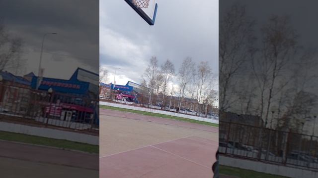 На стадионе