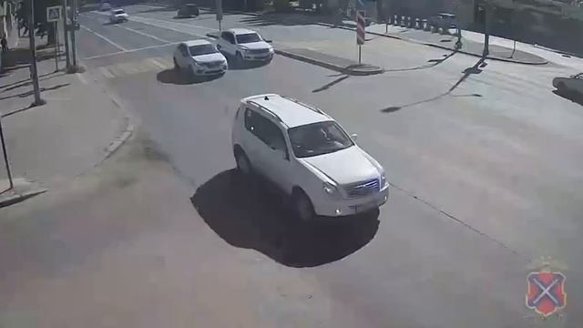 Тракторист наделал делов, хотя видно что его подрезали